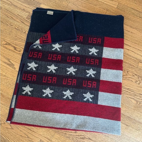 Woolrich USA Flag Blanket / Throw / Tapestry 55” x 68” - Picture 4 of 7